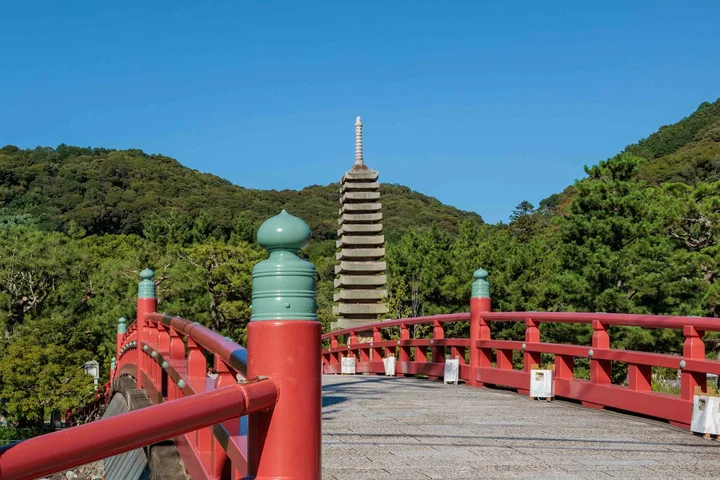 置物 A crystal with a 13-story pagoda inside Thirteen Story Stone Pagoda in Uji, 京都府 - Ask AI | mindtrip