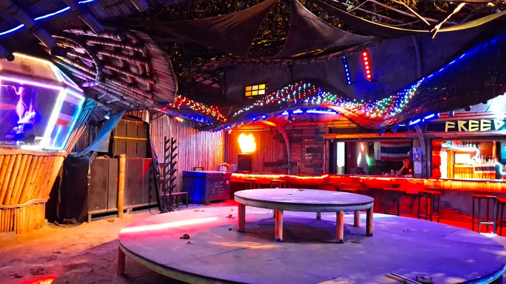 Freedom Bar in กระบี่ | What to Know Before You Go