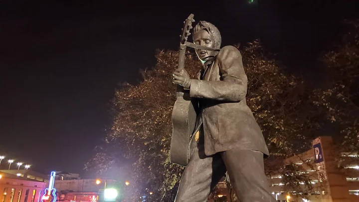 Elvis Statue in Memphis | What to Know Before You Go