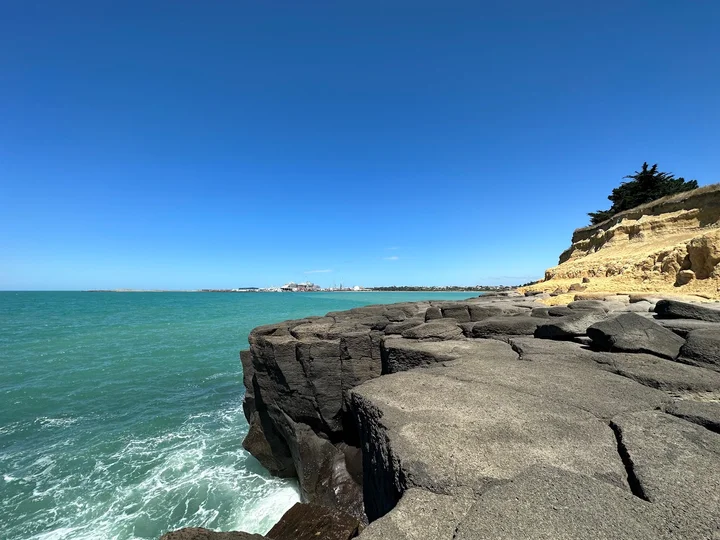 Dashing Rocks in Timaru, Canterbury - Ask AI | mindtrip