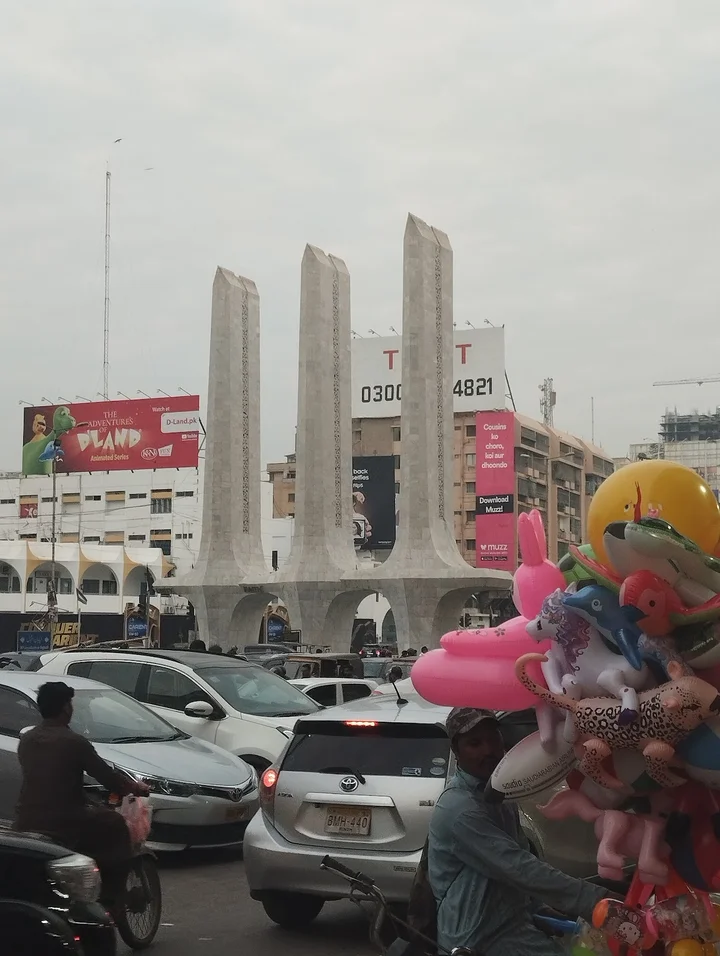 Teen Talwar Monument in Karachi, Sindh - Ask AI | mindtrip