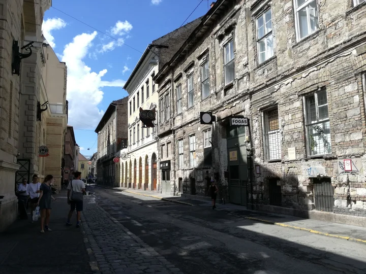 Akácfa Street in Budapest - Ask AI | mindtrip