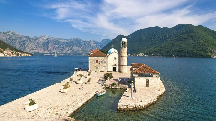 our lady of the rocks dress code in Perast Thread