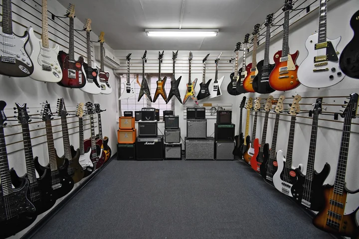 Queen Musical Instruments in Santiago - Ask AI | mindtrip