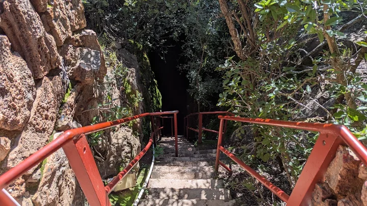 Bothongo Wondercave in Madeteleli - Ask AI | mindtrip