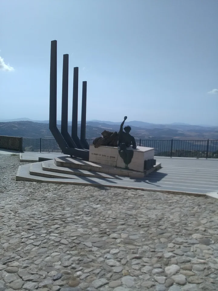 Monumento ai Caduti di tutte le Guerre
