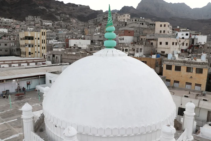 Al-Aidaroos Mosque in Aden | What to Know Before You Go