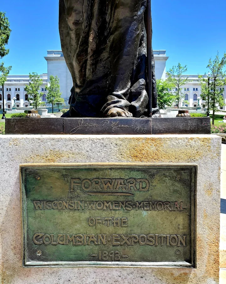 Forward Statue in Madison, Wisconsin - Ask AI | mindtrip