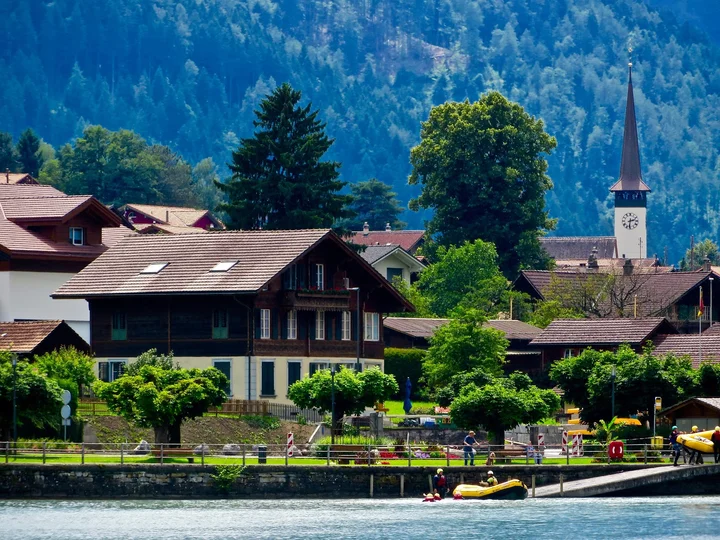 Bönigen See in Boenigen, Canton of Bern - Ask AI | mindtrip
