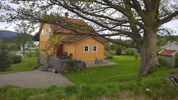 Sæbø kirke in Sæbø, Vestland - Ask AI | mindtrip