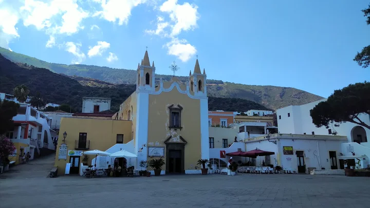 grotta-di-santo-onofrio-in-malfa-sicily-ask-anything