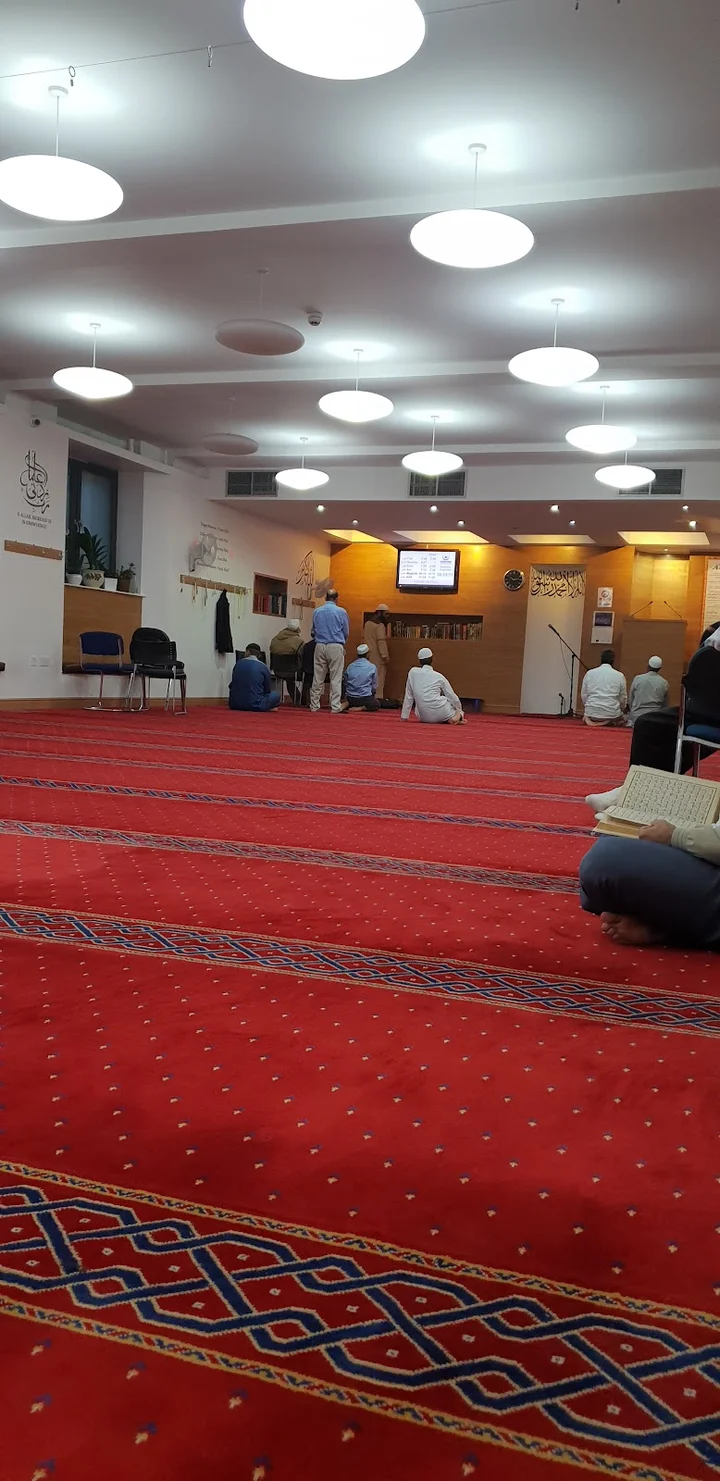 Al-Furqan Mosque in Glasgow, Scotland - Ask AI | mindtrip