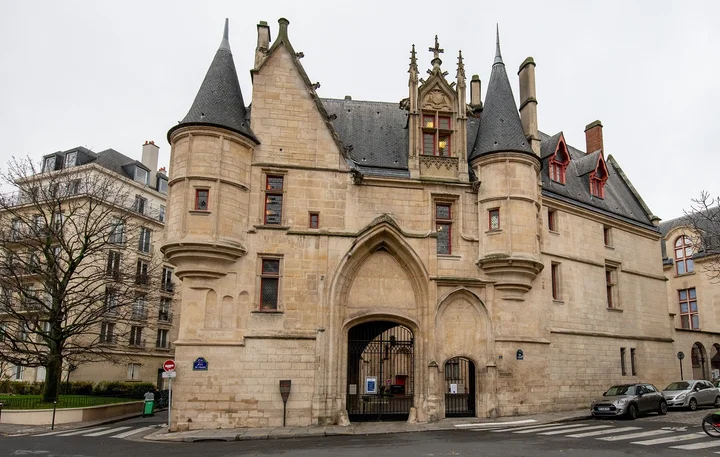 Forney Library in Paris, Île-de-France - Ask AI | mindtrip