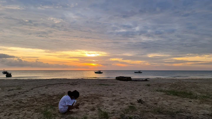 Sunset spot pantai Batakan in Batakan | Ask Anything