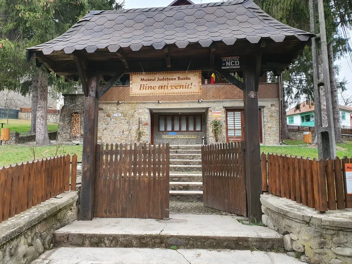 Muzeul Chihlimbarului in Colti, Buzău County | Ask Anything