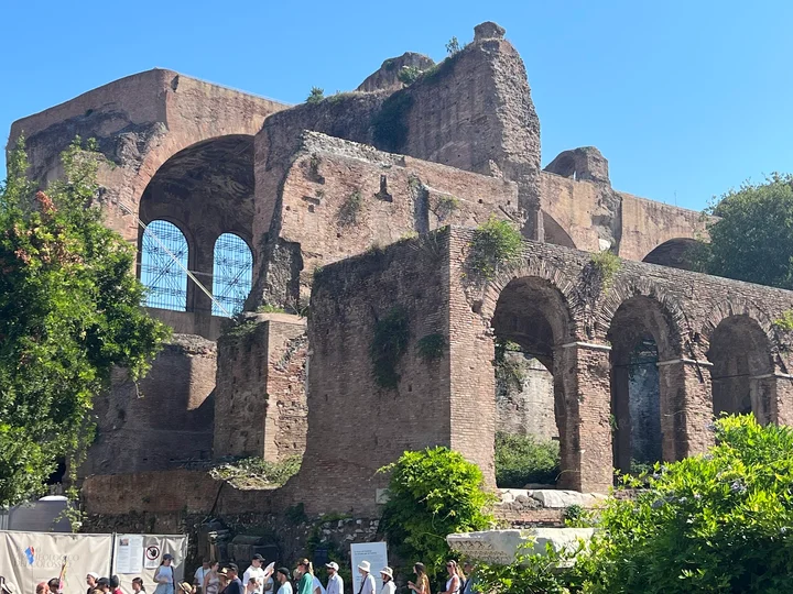 Medieval Portico in Rome, Lazio - Ask AI | mindtrip