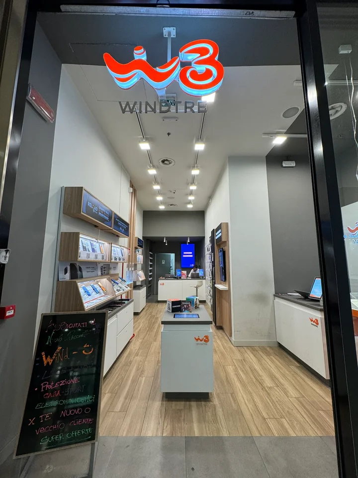 WindTre Store in Rome, Lazio | Ask Anything