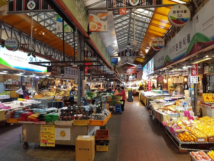 Dongmun Traditional Market in Jeju, 제주특별자치도 | Ask Anything