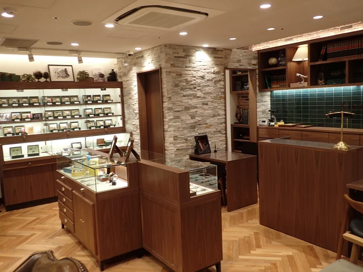 ROLEX Specialty Shop Quark Fukuoka in Fukuoka | Ask Anything