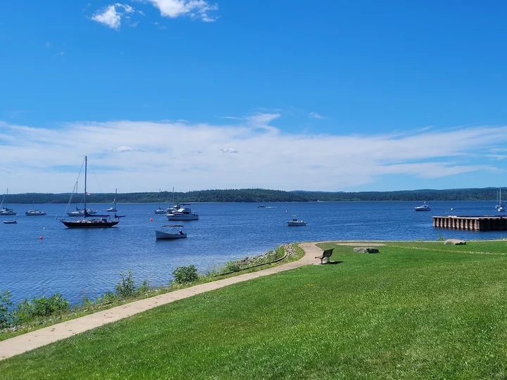 Renforth Lighthouse in Rothesay | What to Know Before You Go