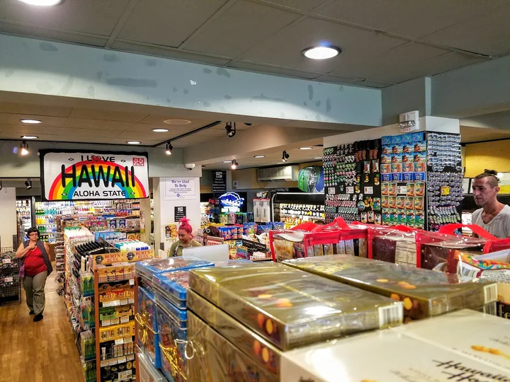 ABC Stores #83 in Honolulu | What to Know Before You Go