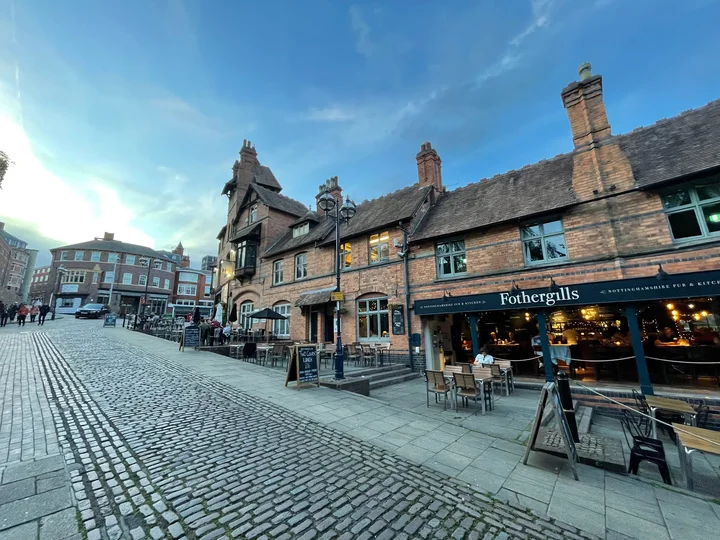 Robin Hood Statue in Nottingham, England | Ask Anything