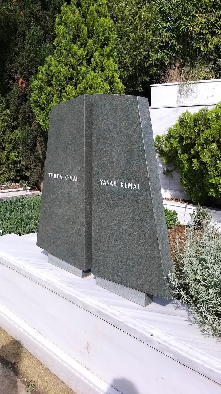 zincirlikuyu-cemetery-in-istanbul-ask-ai-mindtrip