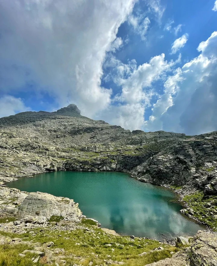 Lago Caprara in San Giacomo Filippo, Lombardy | Ask Anything