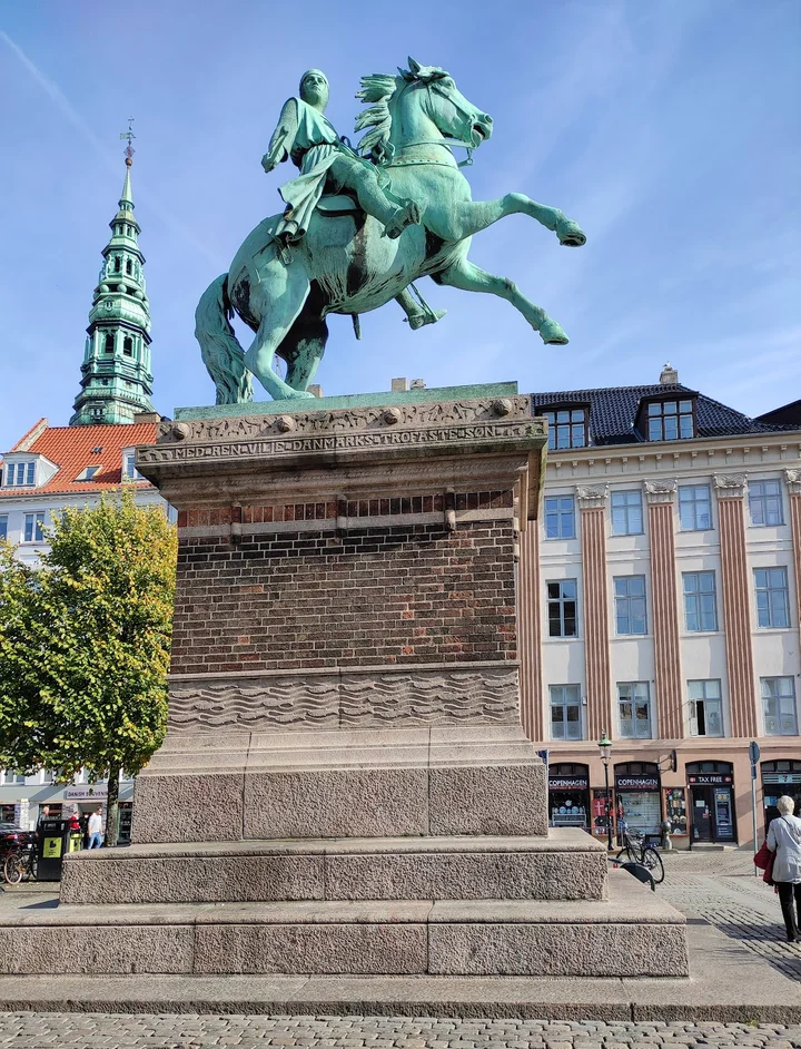 Statue of Bishop Absalon in Copenhagen - Ask AI | mindtrip