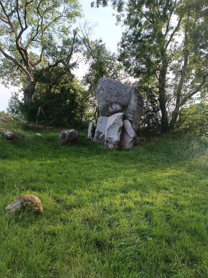 Goward Dolmen Chambered Grave - Ask AI | mindtrip