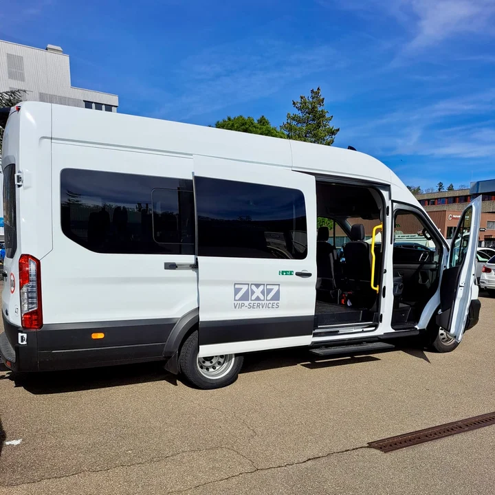 7x7 Taxi in Zurich, Zürich | Ask Anything