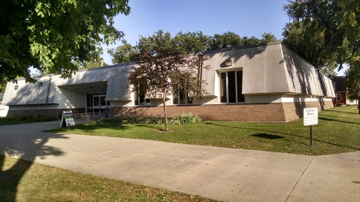 Morris Public Library in Morris | What to Know Before You Go