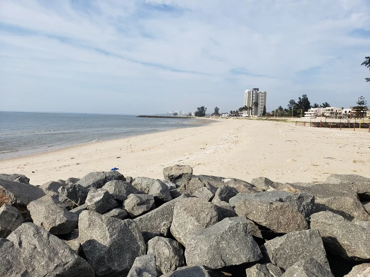 Praia da Costa do Sol in Maputo | What to Know Before You Go