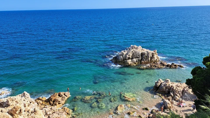 Cala Roca Grossa in Calella, Catalonia - Ask AI | mindtrip