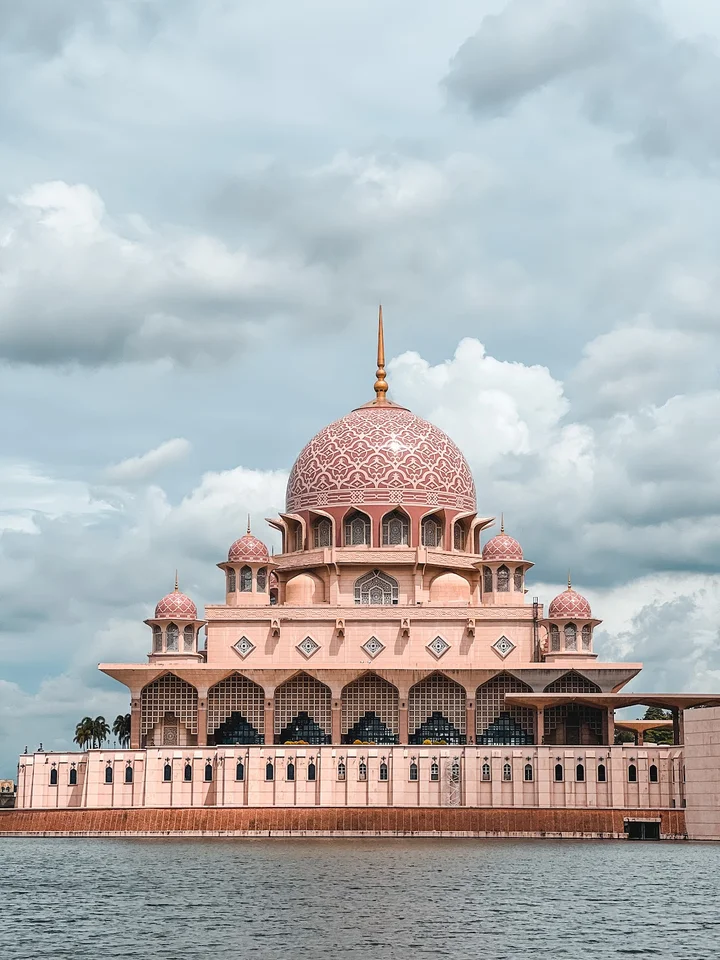 Putra Mosque in Putrajaya - Ask AI | mindtrip