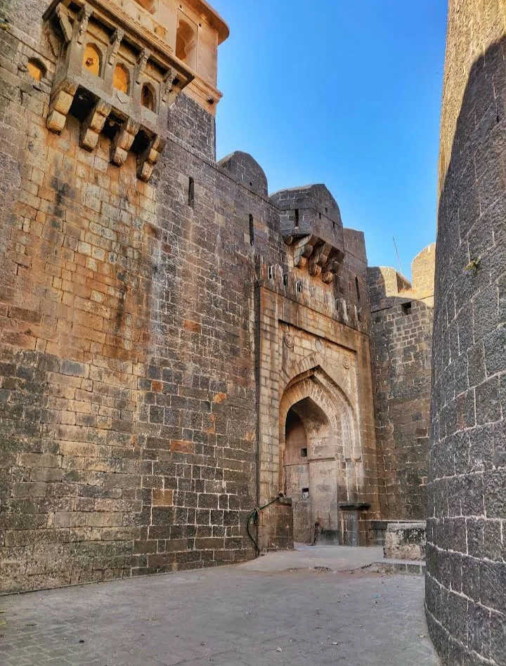 Paranda Fort in Sonari | What to Know Before You Go