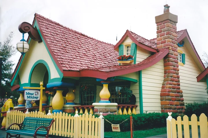 Mickey's House and Meet Mickey Mouse - Ask AI | mindtrip