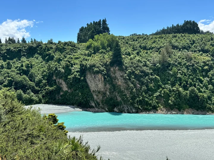 Rakaia Gorge Lookout in Windwhistle - Ask AI | mindtrip
