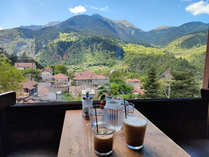 Rakómelo Cafe in Megalo Chorio | What to Know Before You Go