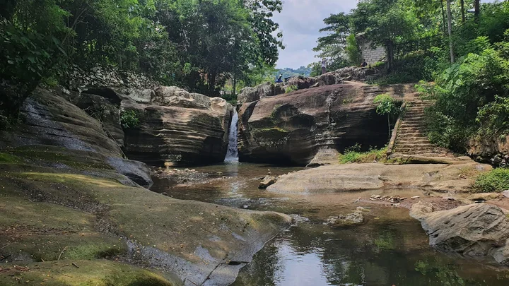 Luweng Sampang Waterfalls in Yogyakarta - Ask AI | mindtrip