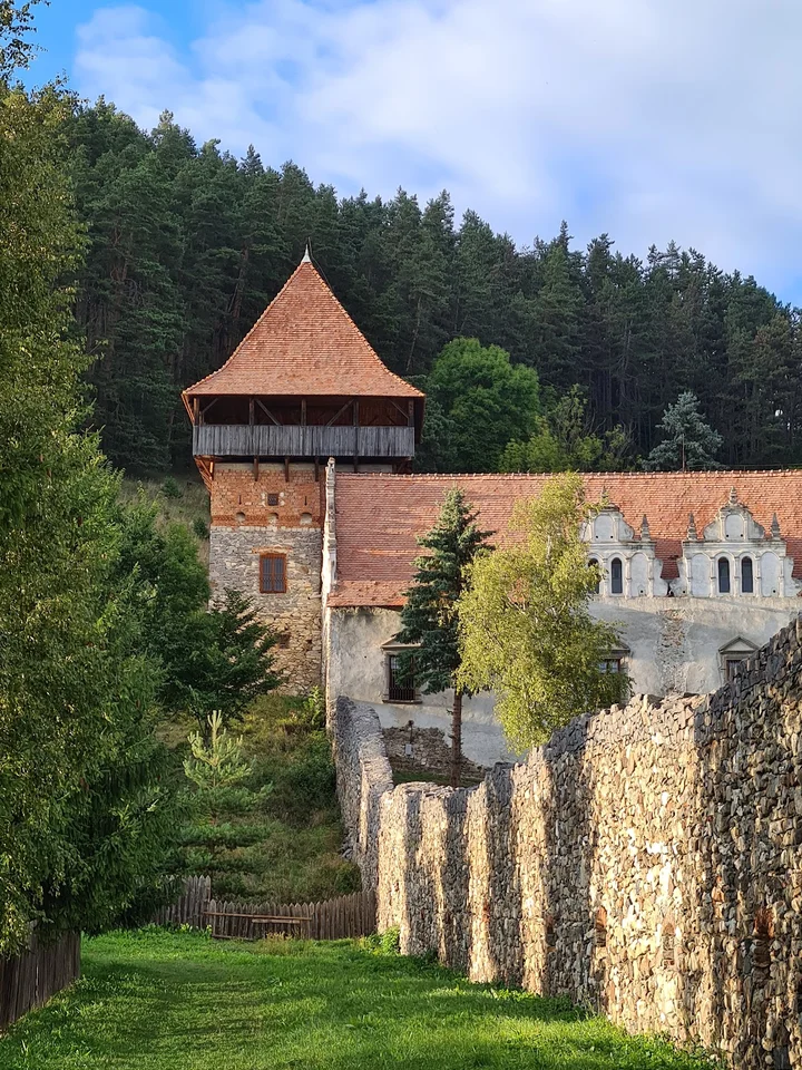 Lázár Castle in Lazarea | What to Know Before You Go