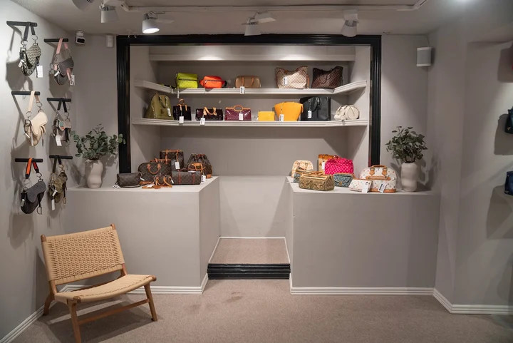 Collectors Cage in Copenhagen, Zealand | Ask Anything